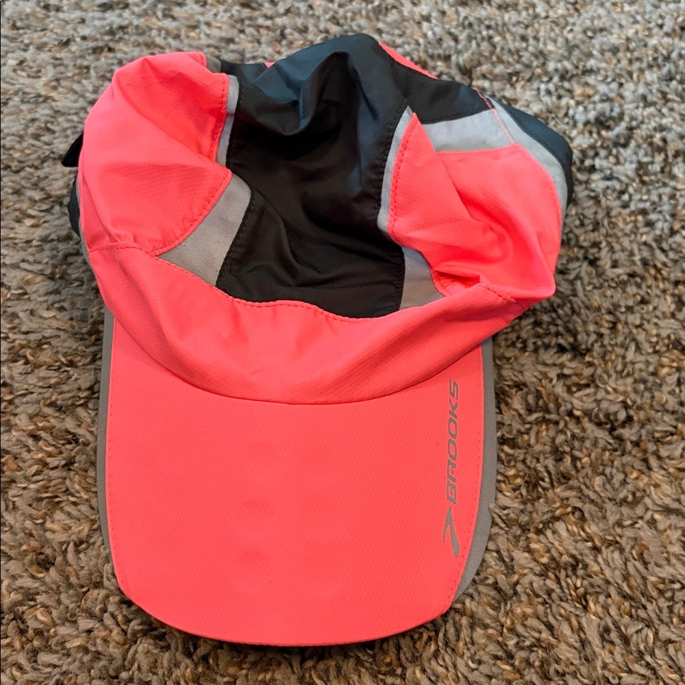 Brooks Vibrant Pink and Black Reflective Running hat